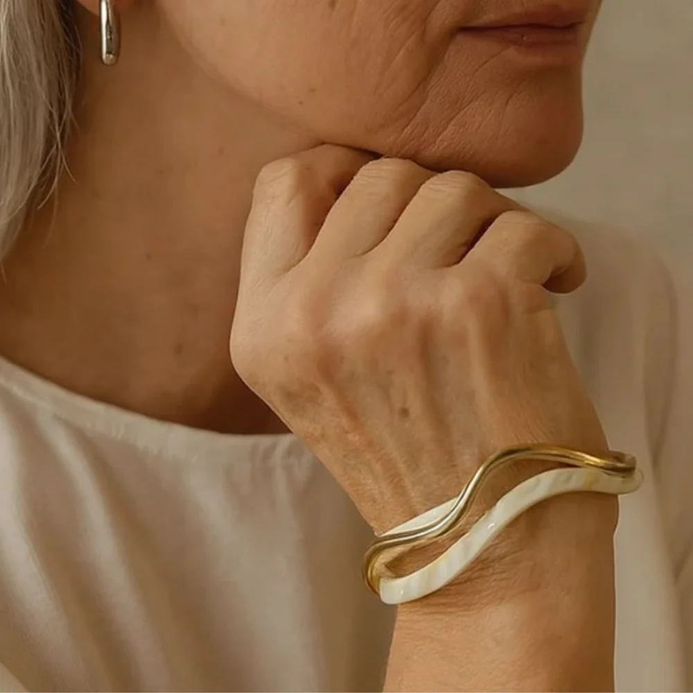 White opal elegant golden bracelet - Image 2